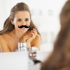 Stickers moustache pour miroir